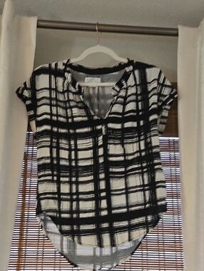 Velvet by Graham & Spencer Black and White Plaid Cap-Sleeve Blouse